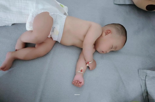 乳山宝宝偏头怎么纠正